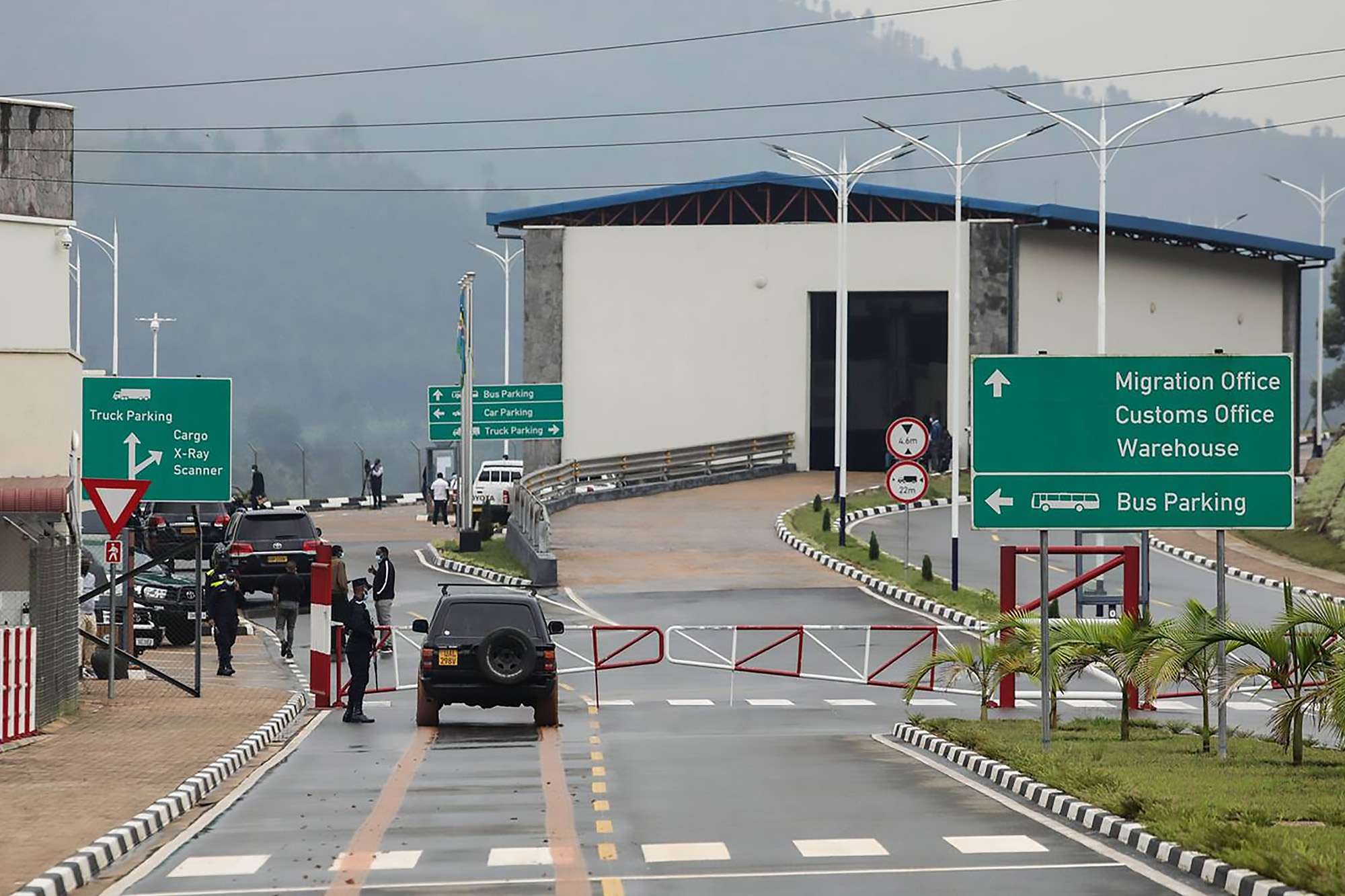 Crossing from Rwanda to Bwindi