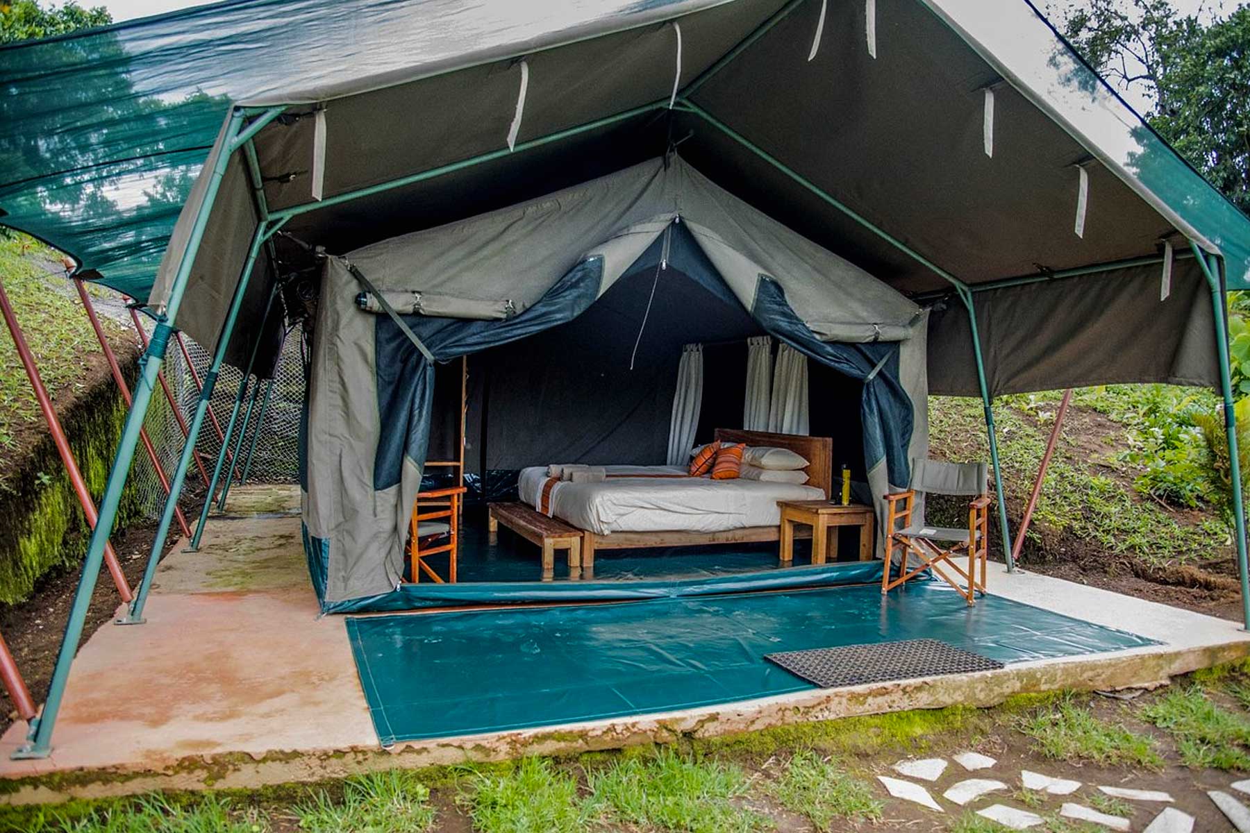 Mobile Camps vs Fixed Luxury Lodges in Kenya